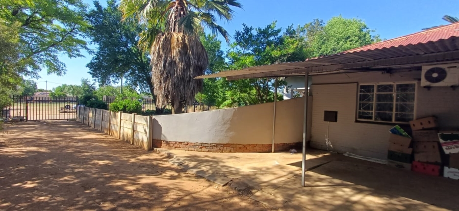 6 Bedroom Property for Sale in Freemanville North West